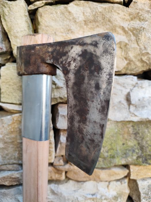 Стари брадви за дърва