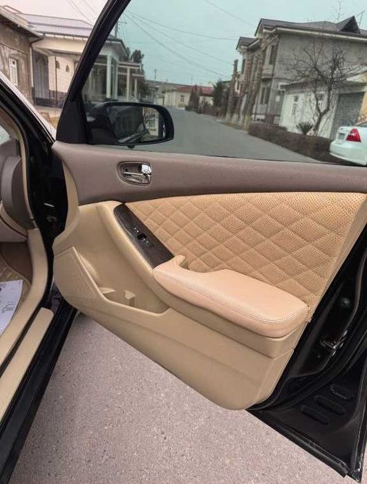 NIssan Altima (ideal)