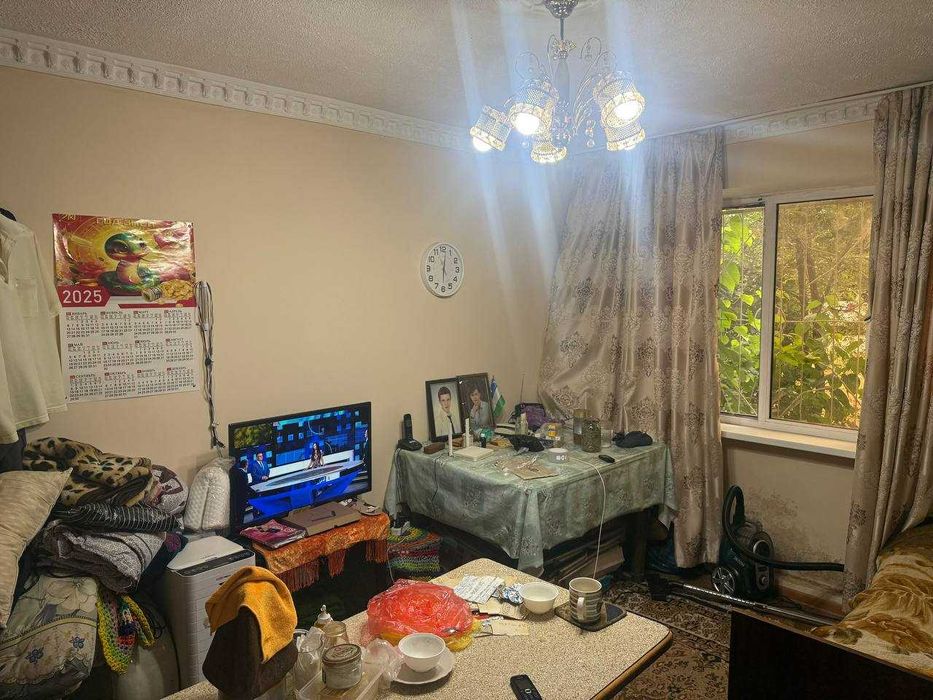 Янгиюлда 1 хонали квартира сотилади. 30 kv. м. Хамма шароити бор