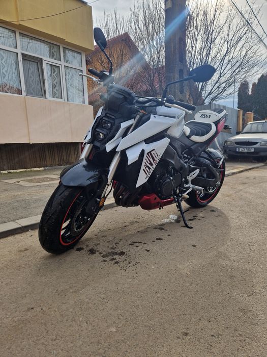 Suzuki gsx.s 950