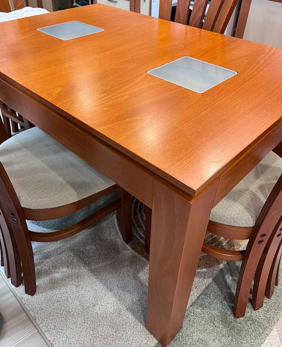 Трапезна маса + 4 стола масив дърво – стабилни, запазени