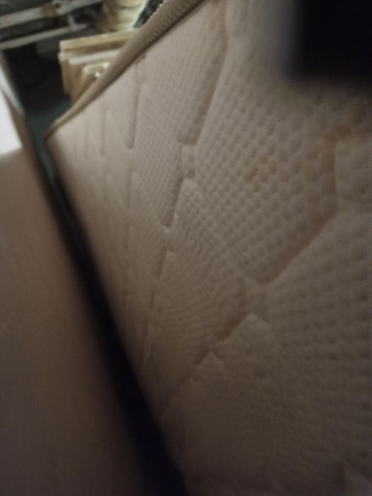 Продавам матрак двулицев