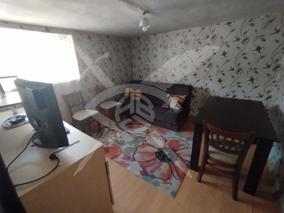 Дава се под наем Етаж от къща в Варна, Погреби - 50 кв.м за 200 € - Снимка #1