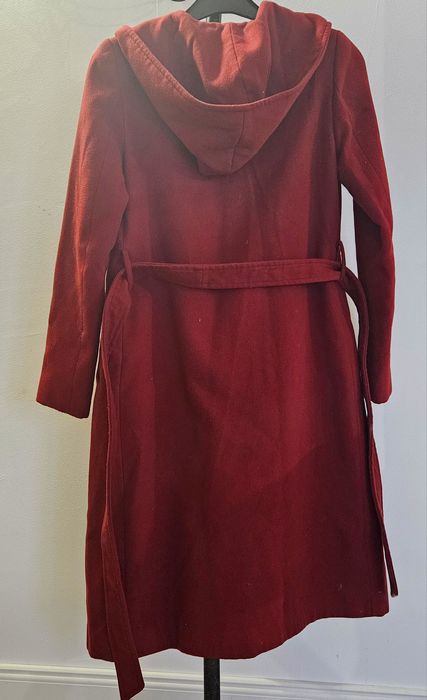 Palton rosu cu glugq