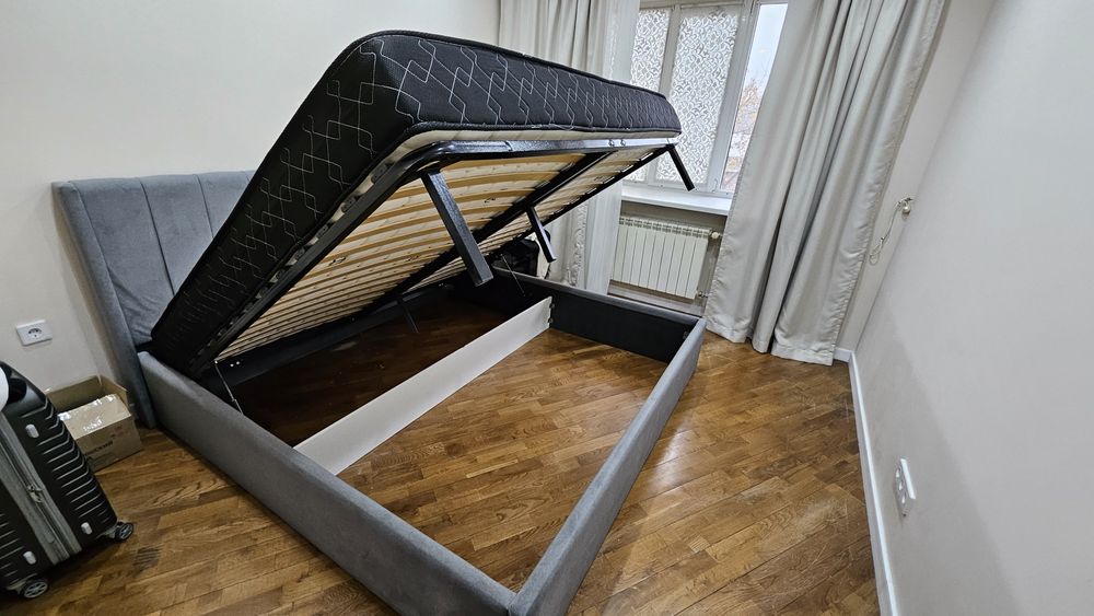 Кровать 2х2 с матрасом, б/у