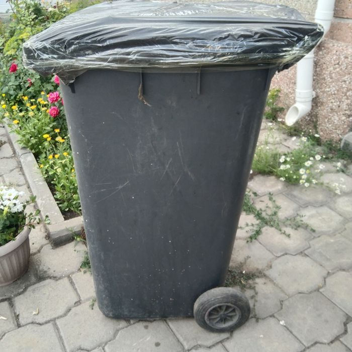 Мусорный бак продаю