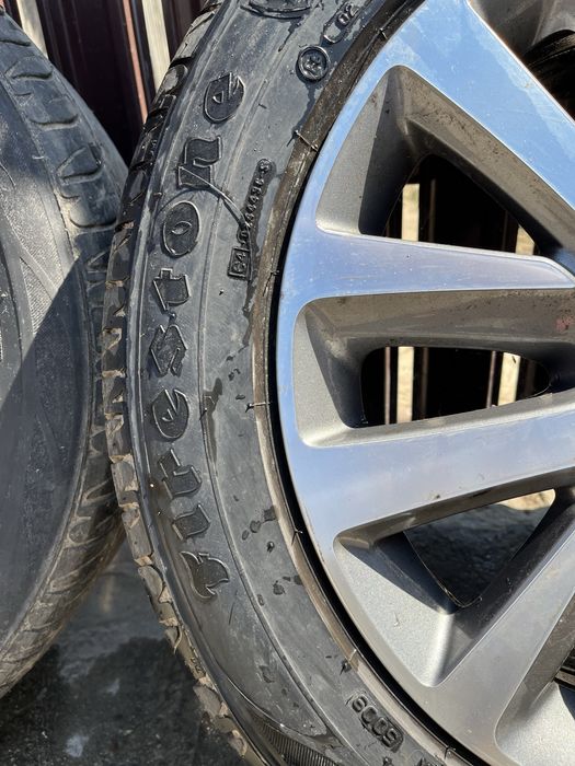 Vamd roti  aliaj cu anvelope de vara originale Peugeot 215/55/R17