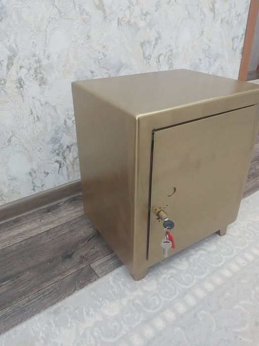 Продам сейф железный