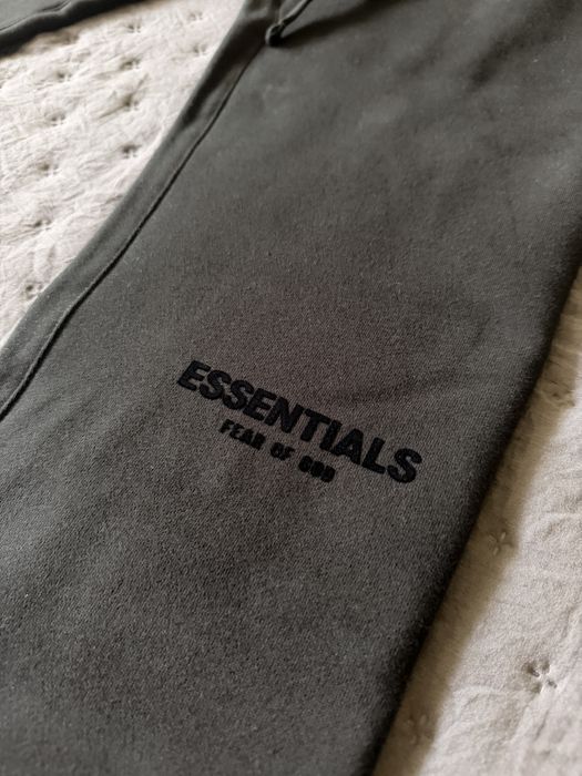 ESSENTIALS екип- Black Oatmeal