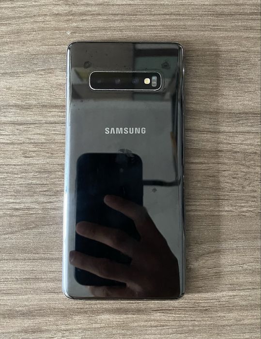 Самсунг s10+    .