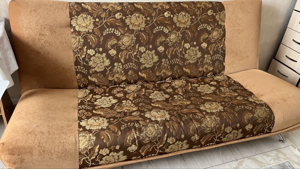 Диван сатылады.