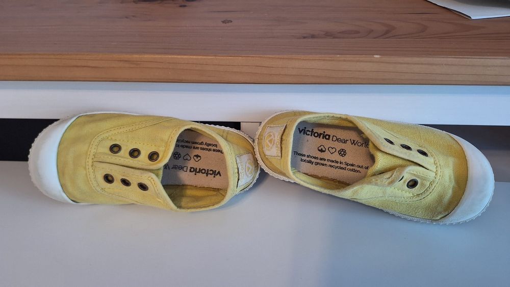 Teniși Victoria (originali), fără șireturi, mărimea 27 – Galben/ prim proprietar
