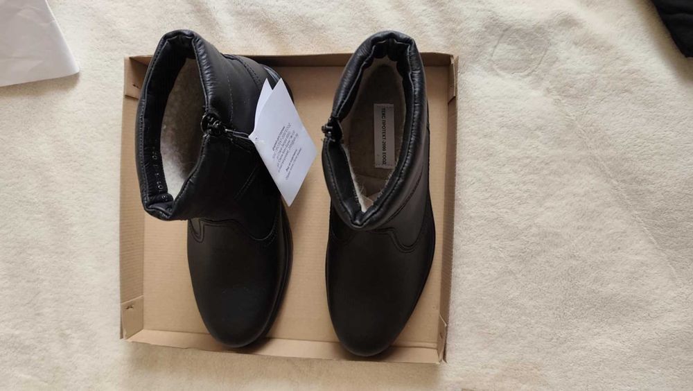 Чисто нови кожени боти 43 номер.