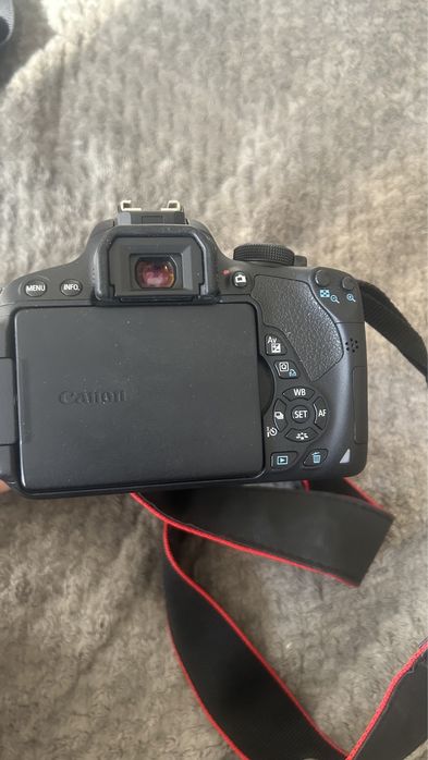 Фотоаппарат Canon EOS 700D