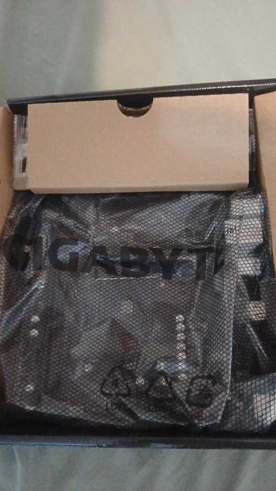 Vand Placa de baza GIGABYTE A520M K V2, Socket AM4 "nu trimit prin curier"
