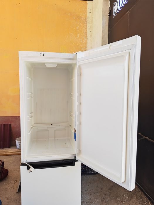 Холодильник Indesit