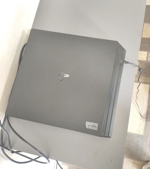 Продам ps4 в отличном сотояний