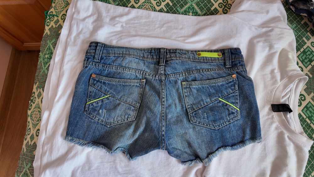 Къси панталонки .