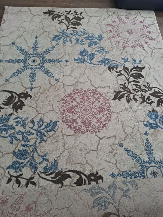 Продаётся ковёр 2×4