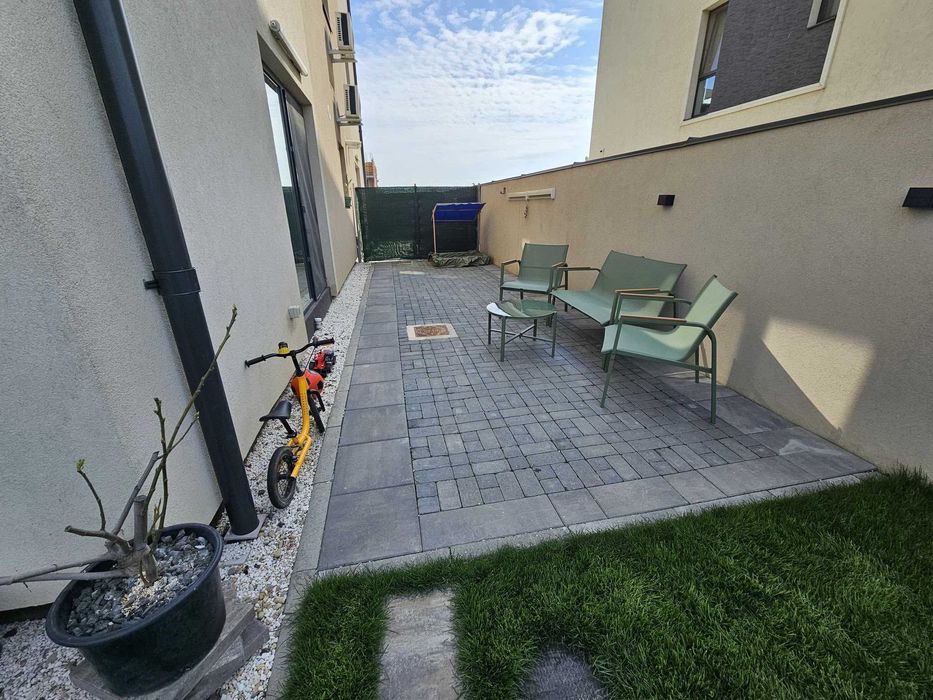 Apartament 2 camere, decomandat, curte proprie, 2 locuri de parcare