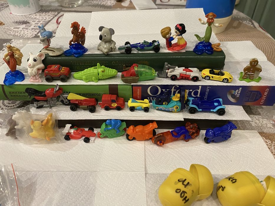 Продам стаканы и игрушки