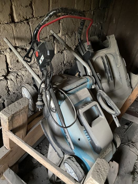 Газонокосилка. Газонкосилка. Газон оратын