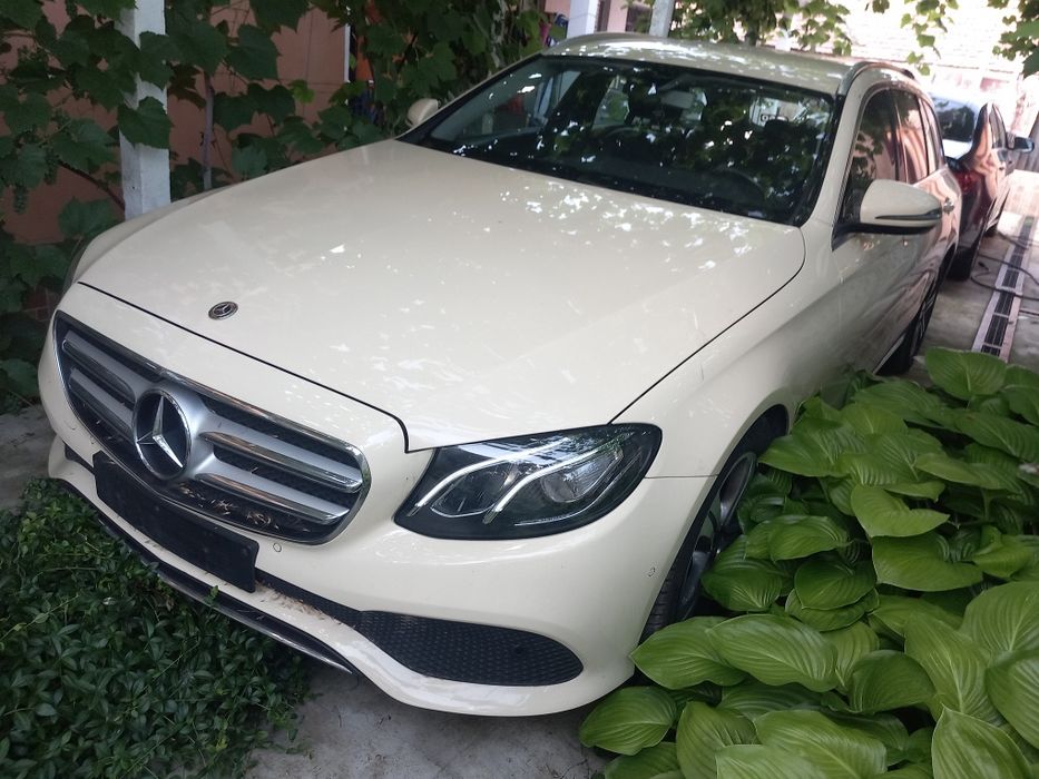 Dezmembrez Mercedes w213