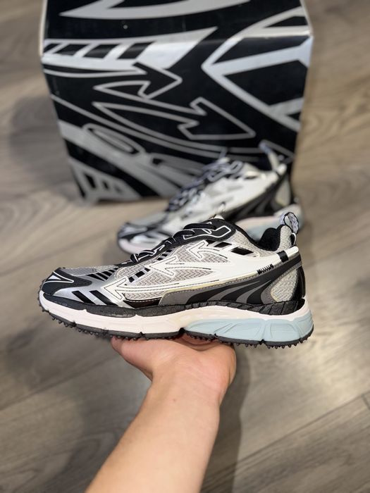 Off White Be Right Back