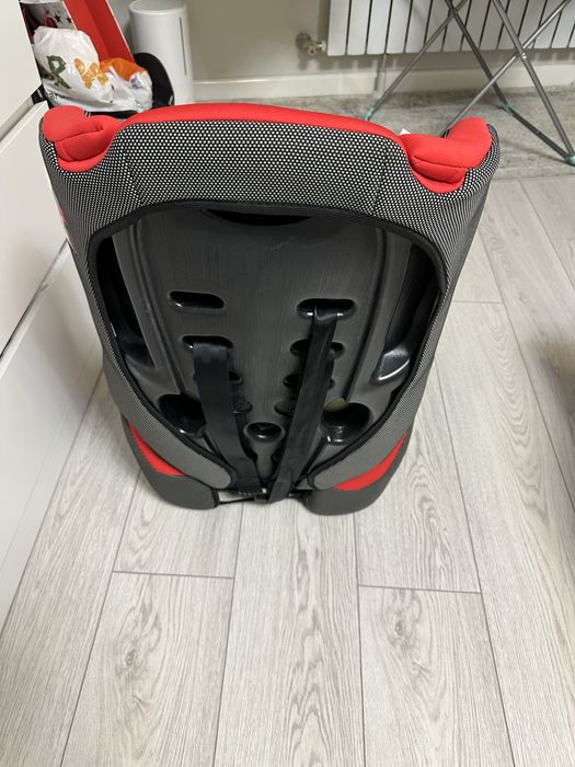 Продается десткое автомобильное кресло