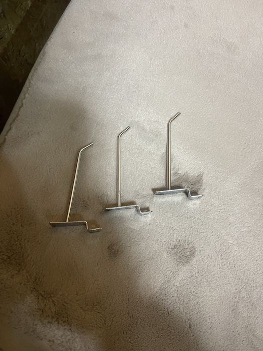 Крючки на панель ,500 шт есть