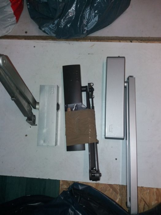 Vand amortizoare de usi