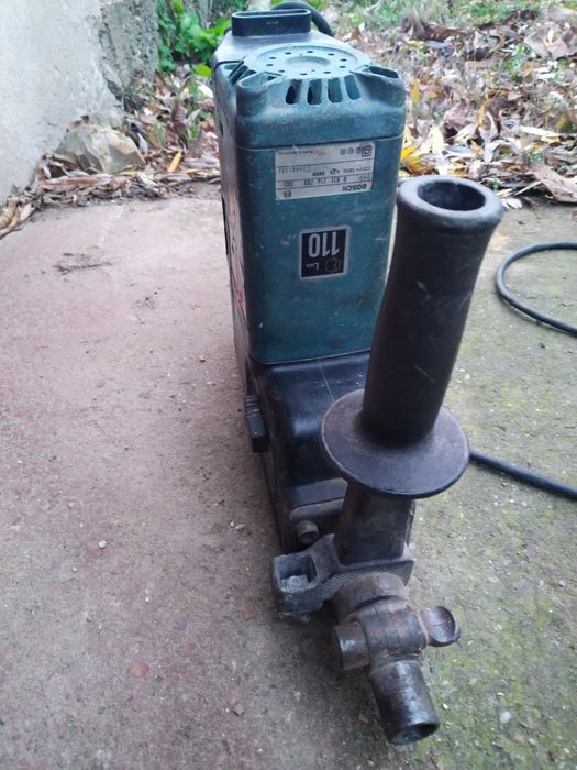 Продавам перфоратор Bosch