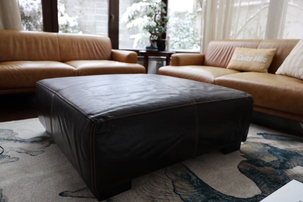 Taburet maro inchis din piele 100x100cm