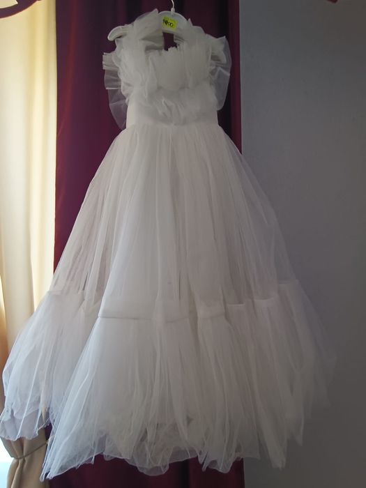 Продам белую платье