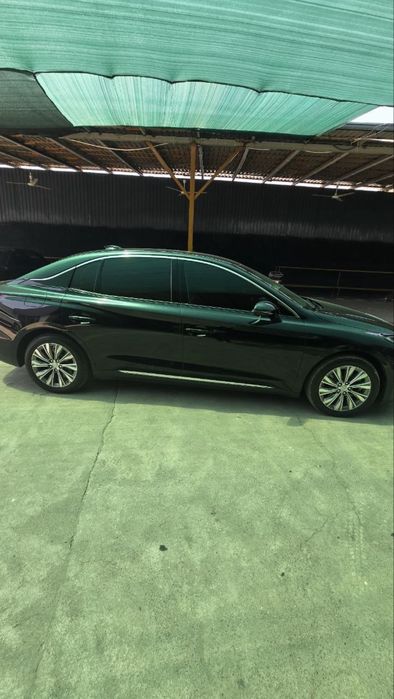 Hongqi eqm5 сотилади