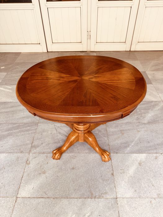 Продавам елегантна винтидж холна маса, произведена в Швеция