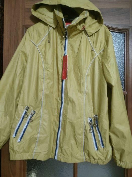 Ветровки женские