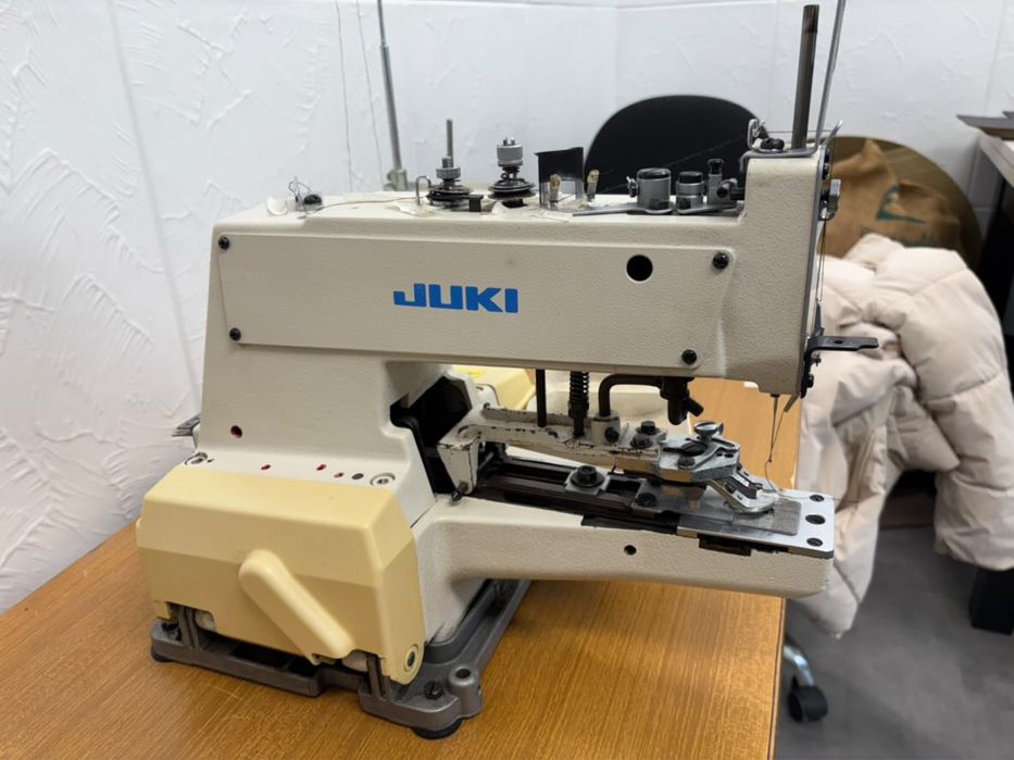 JUKI MB-373 — индустриална машина за шиене на копчета
