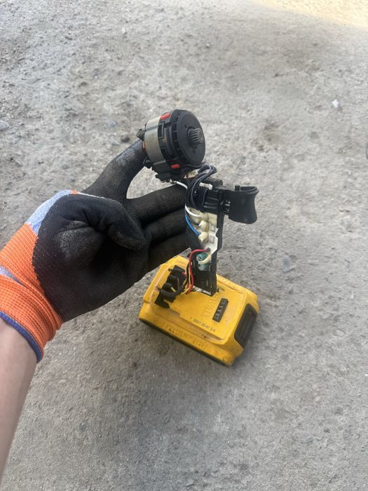 DeWalt DCD708  18 вольт мотор