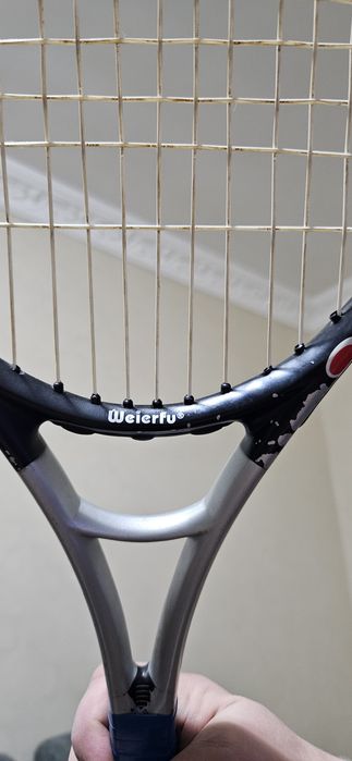 Теннисная ракетка