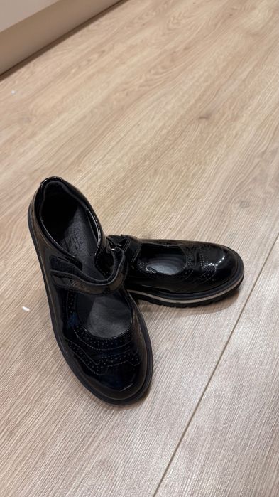 Продам детские туфли