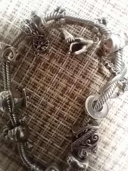 Brățară Pandora cu charmuri 19. cm.