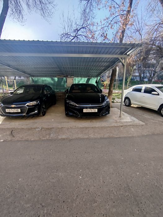 Продаётся ЭКО базар Феруза(ваенка) 3/3/5 Кирпичь балкон 2*6+ГАРАЖ