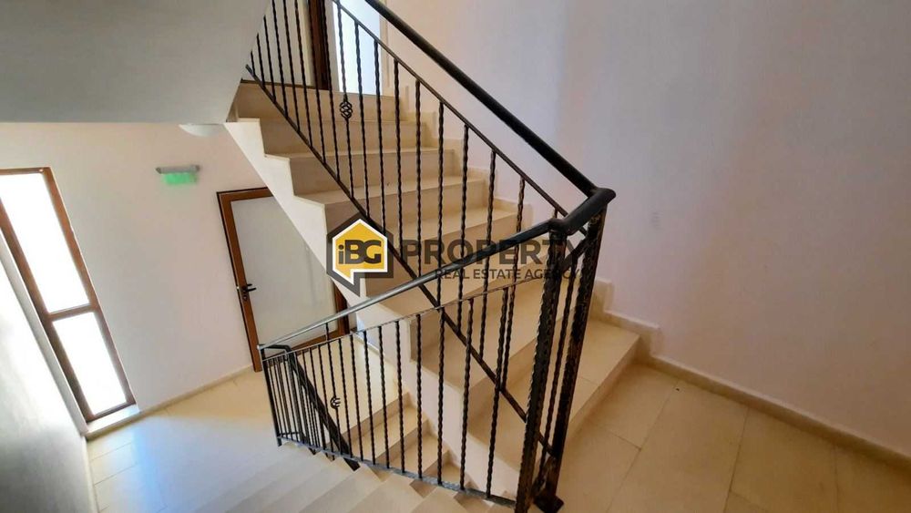 Двустаен апартамент с веранда в град Бяла