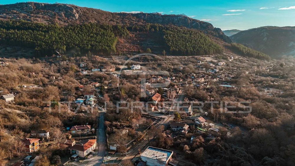 Парцел за продажба в с. Калотина