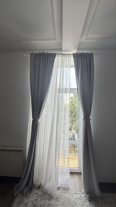 Продам шторы б/у на три окна.