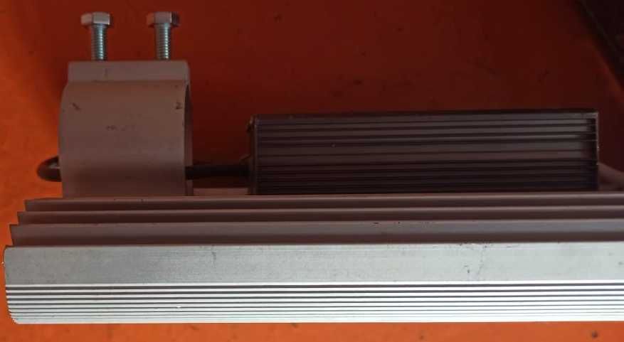 Продам новый уличный консольный LED прожектор