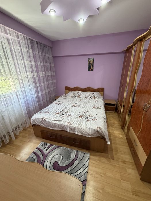 Inchiriez apartament 3 camere