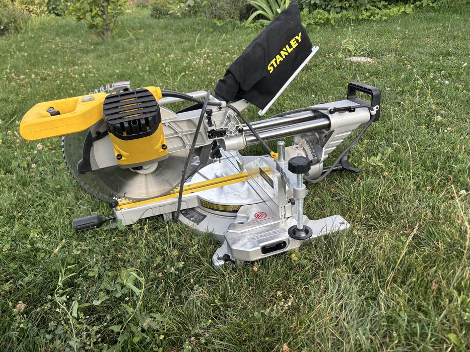 Пила торцовочная STANLEY SM18