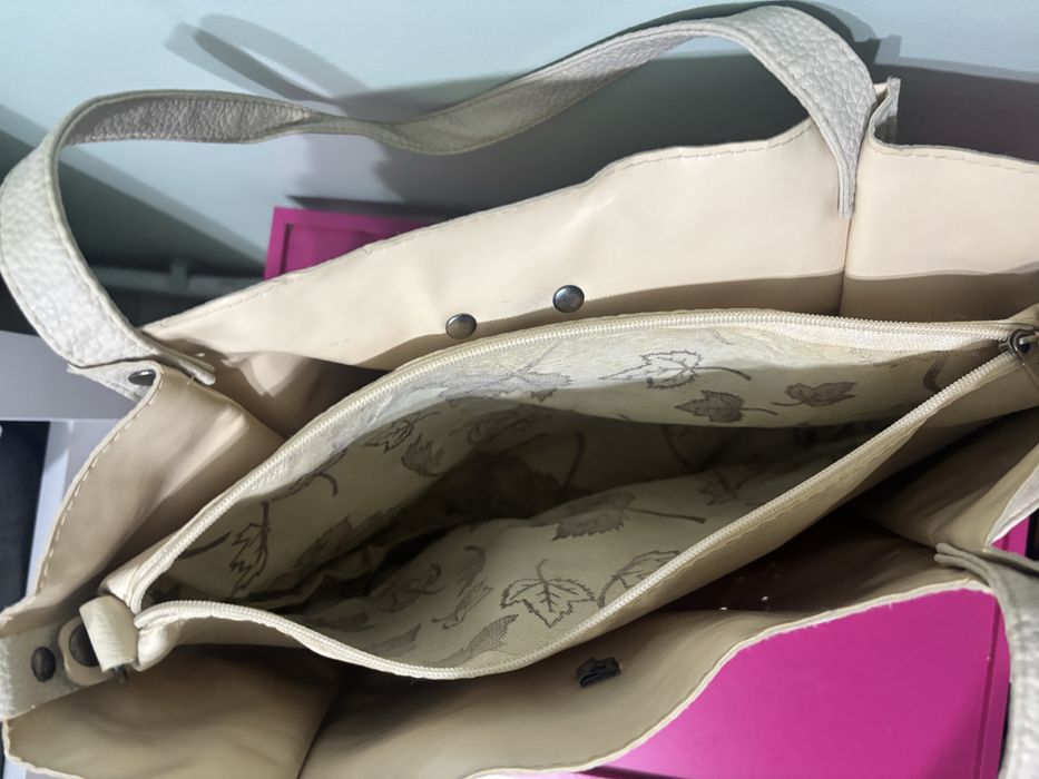 Дамска чанта бежов цват голяма.